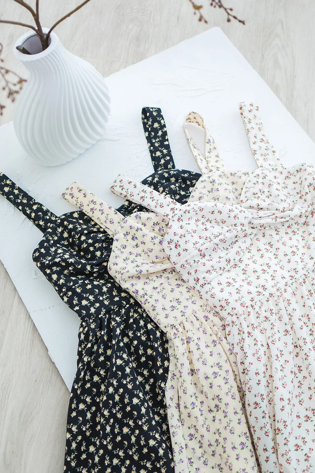 CLOVER FLORAL ROMPER DRESS IN CREAM